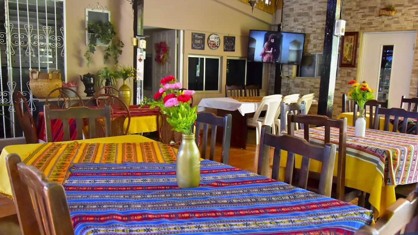 Hotel y Apartments Los Cisneros