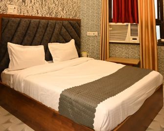 Sawaria Residency - Varanasi - Bedroom