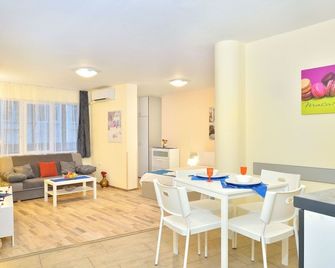 Central studio #2 - Burgas - Dining room