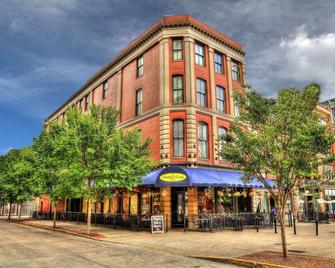 \'Garden\' 2Br, 2Ba, overlooking the Square in Downtown Knoxville - Knoxville - Building