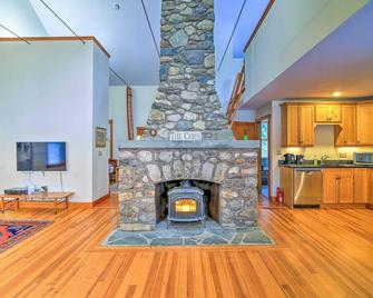 Shelburne Studio Cabin w/ Spring-Fed Pool! - Shelburne Falls - Kitchen