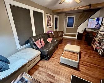 Charming Home Near Ski Areas - Rumford - Sala de estar