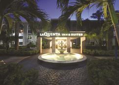 La Quinta Inn & Suites by Wyndham Coral Springs South - Coral Springs - Gebouw