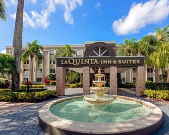 La Quinta Inn & Suites by Wyndham Coral Springs South - Coral Springs - Building