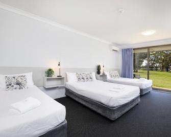 Island Palms Motor Inn - Forster - Yatak Odası