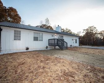 Spacious 2 bedroom 4 beds in Dawsonville sleeps 6 , c - Dawsonville - Budova
