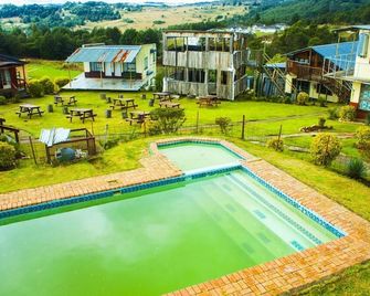 رن إن فاير جاردن كورت - مبابان - مبنى