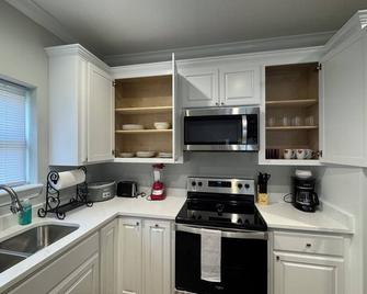 Nice 2-bedroom condo with comfort & amenities all in one. - DeRidder - Kuchyň