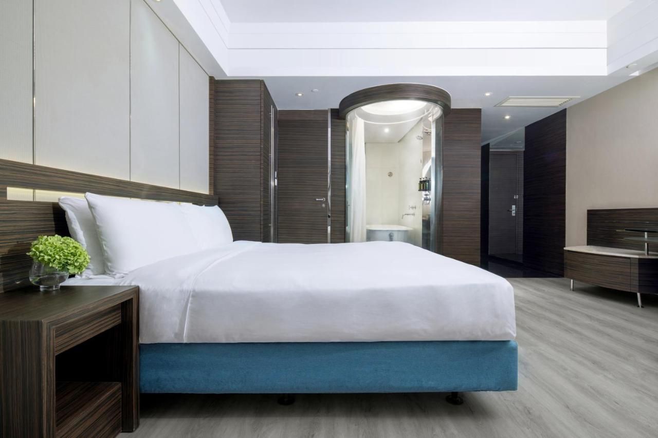 Nina Hotel Tsuen Wan West (Formerly L'hotel Nina et Convention Centre)