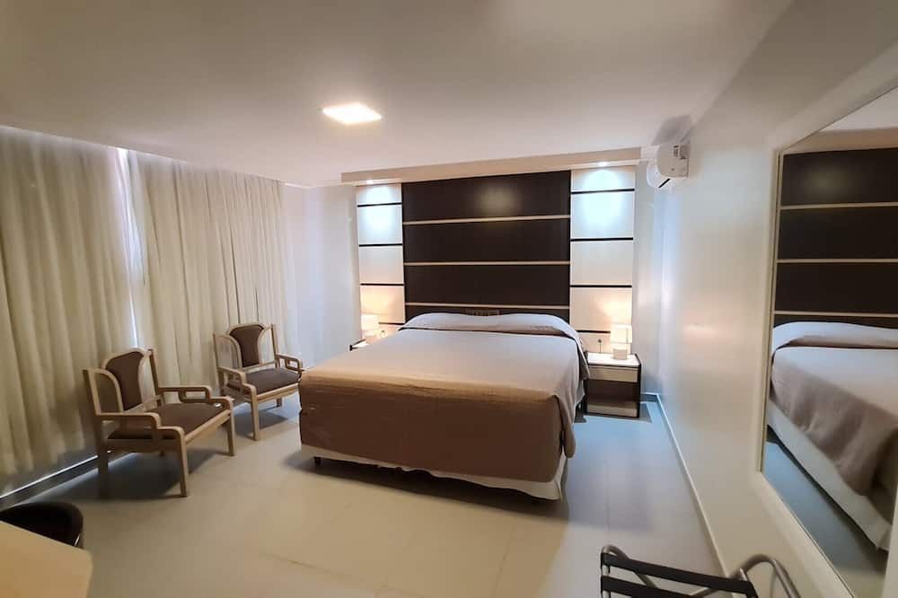 هوتل جومز - بالنياريو كامبوريو - غرفة نوم