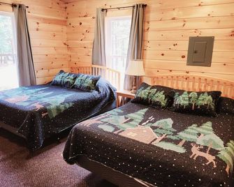Blue Spruce Cabin Getaway - Vowinckel - Bedroom