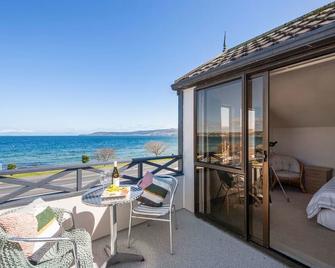 Fenworth - Taupo Holiday Home - Taupo - Balcony