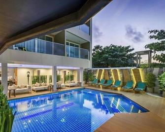 Mad Monkey Phuket - 芭東海灘 - 游泳池