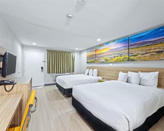 Days Inn by Wyndham McKinney - McKinney - Κρεβατοκάμαρα