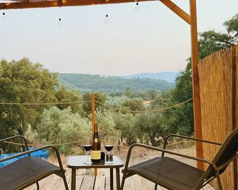 Beira Baixa family retreat with mountain views, AC / breakfast! - Telhado - Balkón