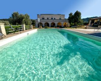 橄欖平原酒店 - 奧斯圖尼 - 奧斯圖尼 - 游泳池