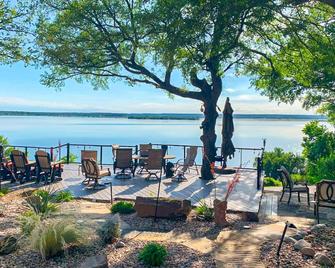 Sunset Cove - Bridgeport - Patio