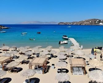 Far Out Beach Resort & Camping - Mylopotas - Strand