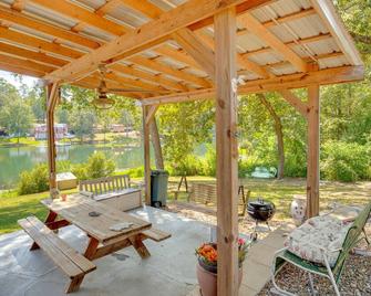 Kilgore Lakefront Home w/ Private Dock & Pier! - Kilgore - Patio