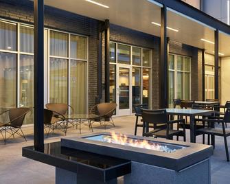 Courtyard by Marriott Denver Aurora - Aurora - Innenhof