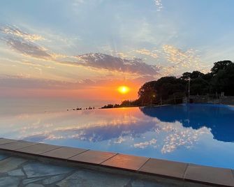 Dohos Hotel - Karitsa - Piscina