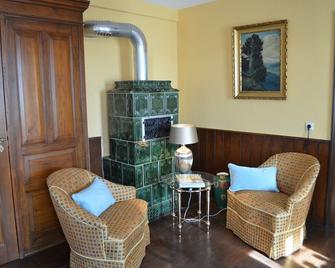 Ferienwohnung mit historischer Austattung und Boxspringbett - Ebern - Sala de estar