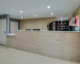 2 Queen Beds Non Smoking - Scottish Inns White Settlement, Budget Friendly Stay - White Settlement - Front desk