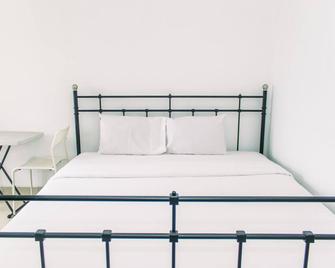 Nice and Cozy Studio at Paramount Skyline Serpong Apartment By Travelio - Tangerang City - Bedroom