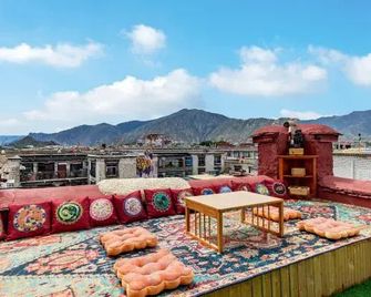 Tone · Chain · Poshtel (Lhasa Jokhang Temple Ancient City) - Lhasa - Balcón