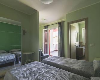 Guest House Roma Express - Ladispoli - Habitación