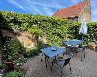 Detached, comfortable holiday home within walking distance of the Oosterschelde near the North Sea beach and Veerse Meer. - Wissenkerke - Binnenhof
