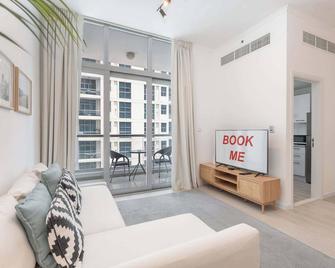 StayShort - Dubai Marina 1 bed apartment with Marina views - Garhoud - Wohnzimmer