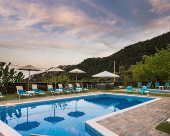 Ilaeira Mountain Resort - Esparta - Piscina