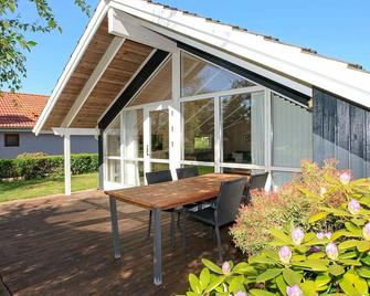 5 person holiday home in Esbjerg V - Esbjerg - Patio