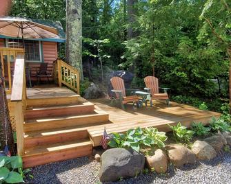 A true Adirondack experience on Trout Lake/ only 2 mile to Bolton Landing-Lk Geo - Diamond Point - Patio