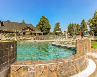 Eagle Crest Nature Retreat - Sisters - Pool