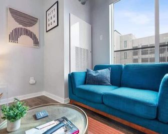 Cozysuites Trendy Sdo, Lawrenceville - Pittsburgh - Living room