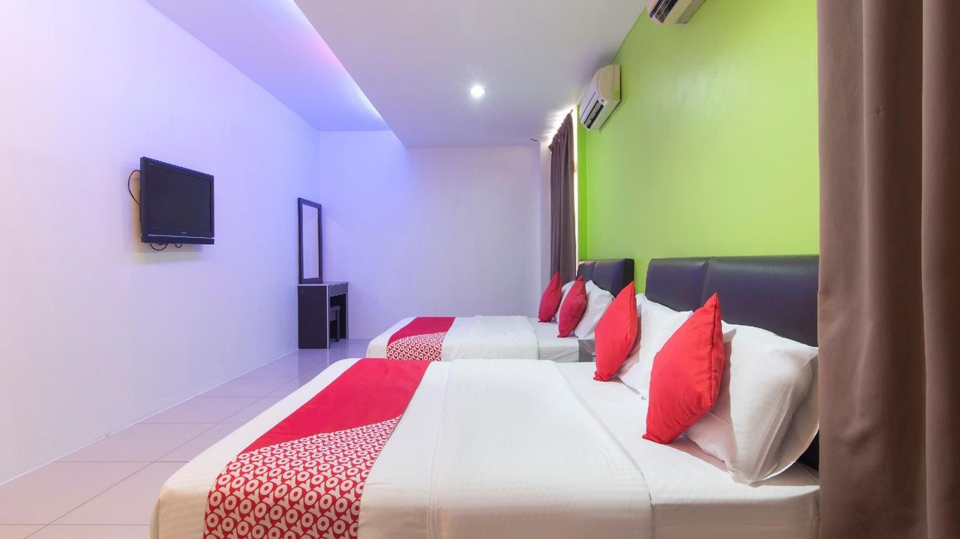 OYO 44072 Mines Cempaka Hotel