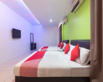 OYO 44072 Mines Cempaka Hotel - Kampung Baharu Nilai - Slaapkamer