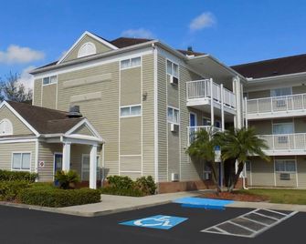 Intown Suites Extended Stay Tampa Fl - Brandon - Gebouw