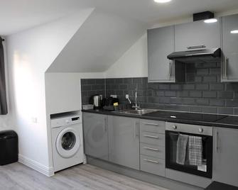 Bevois Valley Serviced Apartments - Comfort and Convenience - Southampton - Kitchen