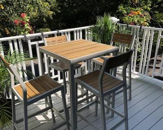 Unique, Newly Renovated And Spacious 1600 Square Foot Apartment. - Ciutat de Quebec - Balcó