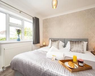 Treetops House -Luxury Modern 4-Bed, Sle - Solihull - Спальня