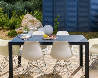 Modern villa, heated pool, 3 bedrooms+3 bathrooms, playground, quiet location, - Zaostrog - Patio