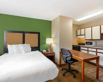 Suburban Studios Copley Akron West - Copley - Schlafzimmer