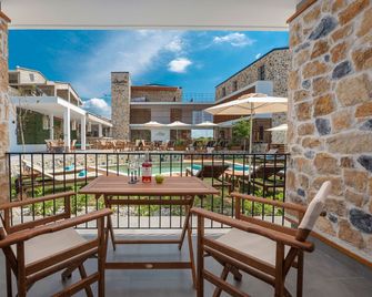 Dandelion Suites - Nikiti