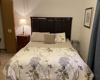 Basics 90s Condo 900 Moses Lake Downtown - Moses Lake - Bedroom
