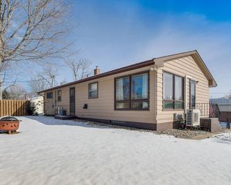 Walk to Lake Beach Glenwood Vacation Rental! - Glenwood - Будівля