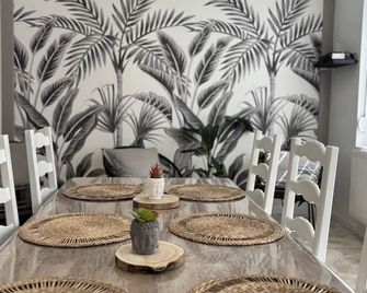 Chez Valentine - Grand-Fort-Philippe - Comedor