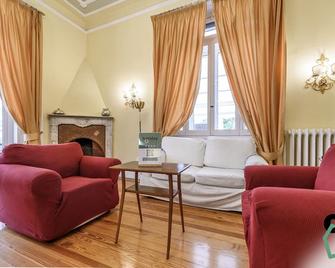 Hotiday Room Collection - Rapallo - Rapallo - Huiskamer
